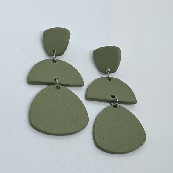 New Fun Green Earrings - Picture 3 of 6